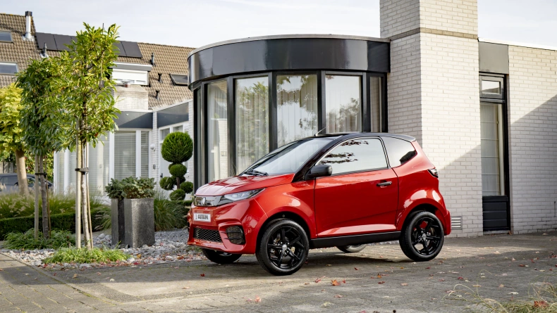 AIXAM licence-free cars City 34AV_RED_ECITSPO_PNG (2).jpg