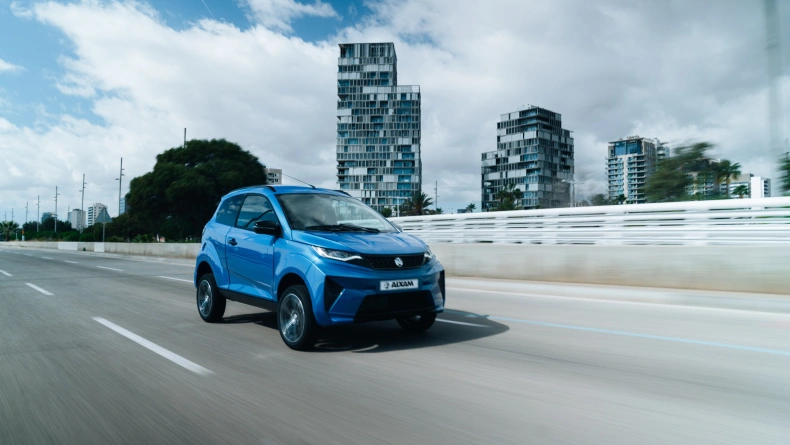 AIXAM licence-free cars Crossover aa Photo 2.jpg