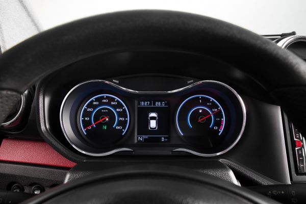 AIXAM licence-free cars Crossline MULTIA_DETZ_INTE_PremiumCompteurRapproche.jpg