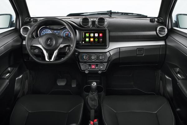 AIXAM licence-free cars Coupé MULTIA_DETZ_INTE_PremiumTdBAlu7pouces AppleCar.jpg