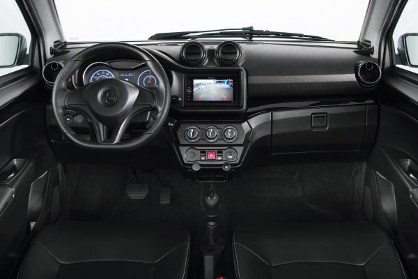AIXAM licence-free cars Coupé MULTIA_DETZ_INTE_PremiumTdBNoirLaque camera recul.jpg